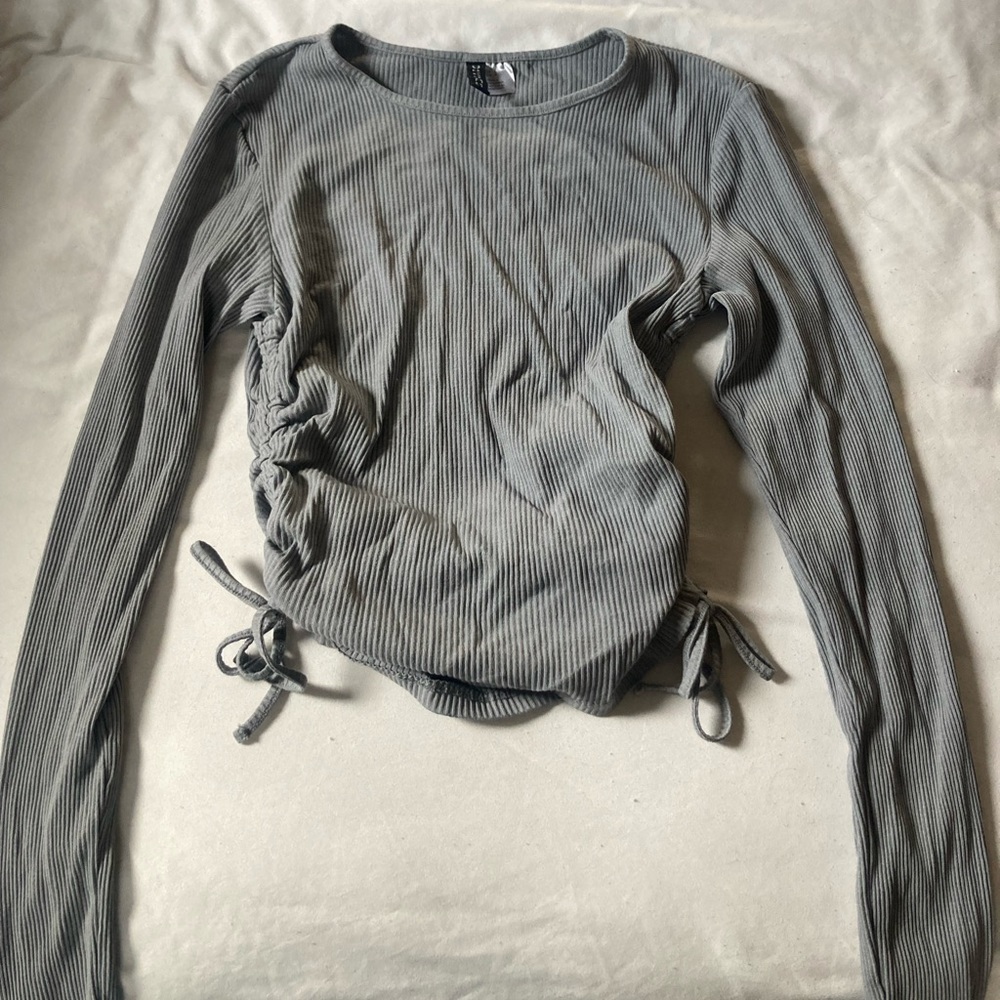 Grey long sleeve tie on the sides top